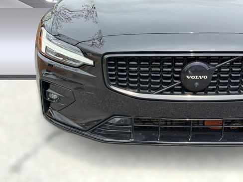 Certified 2023 Volvo S60 B5 Plus AWD/4WD image 11