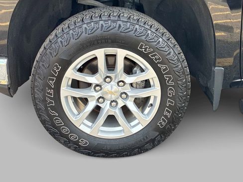 Used 2021 Chevrolet Silverado 1500 LT AWD/4WD image 15