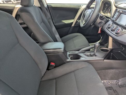 Used 2015 Toyota RAV4 LE AWD/4WD image 13