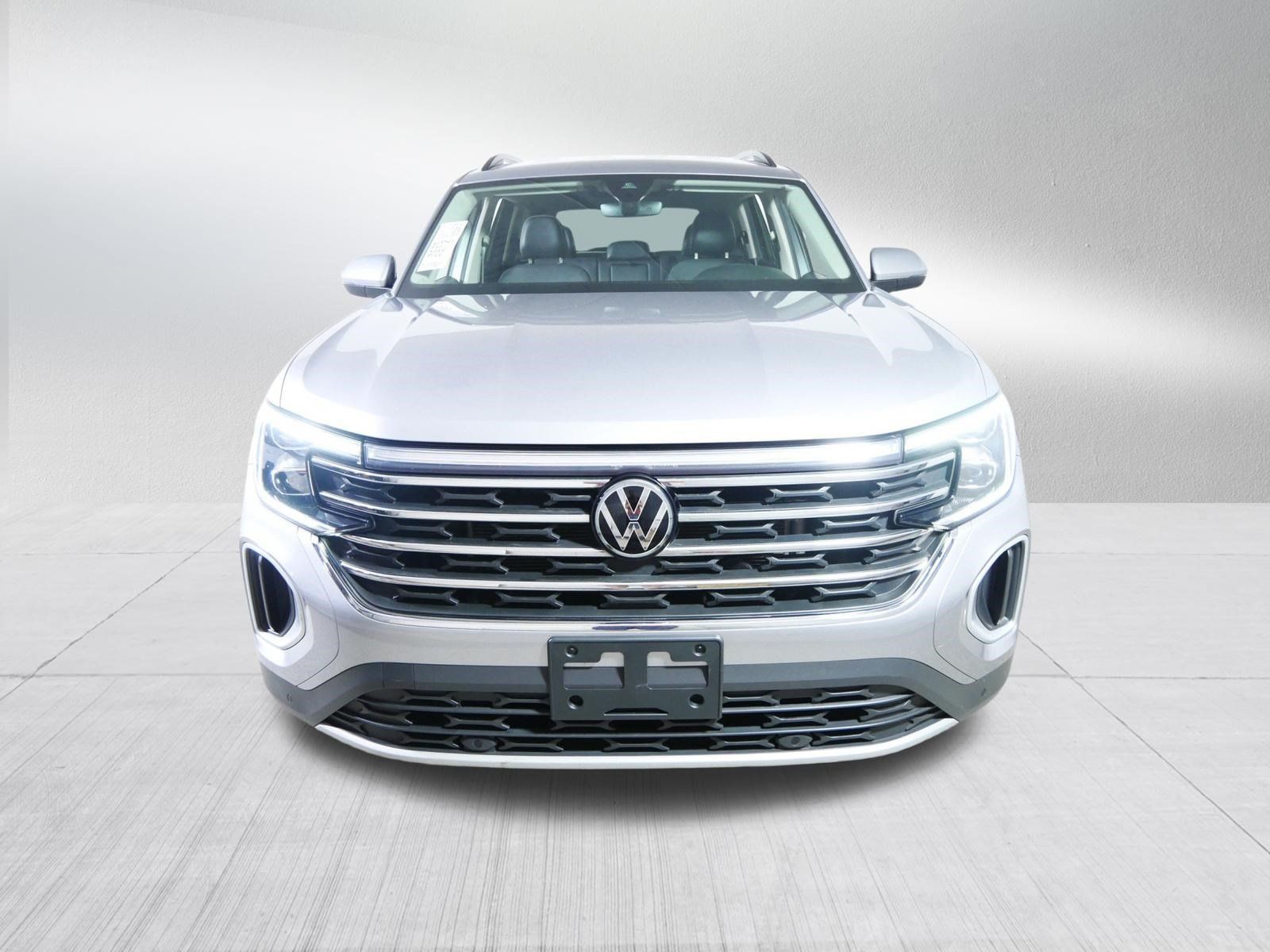Used 2024 Volkswagen Atlas SE AWD/4WD image 2