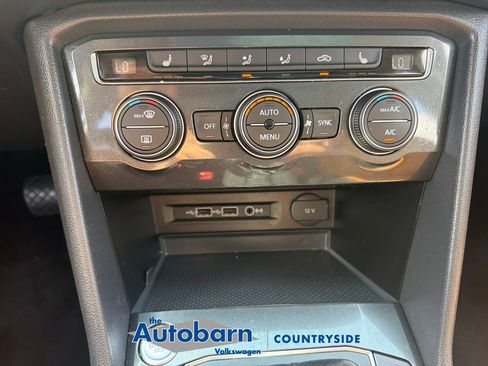 Used 2018 Volkswagen Tiguan SEL AWD/4WD image 18