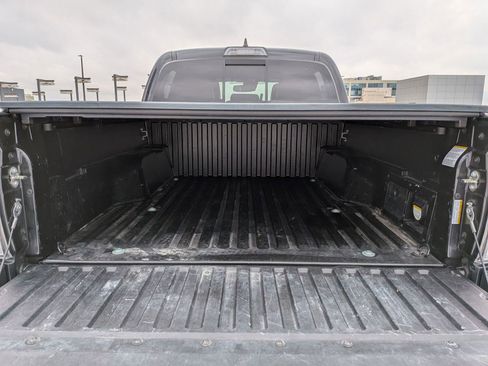 Used 2019 Toyota Tacoma Limited image 27