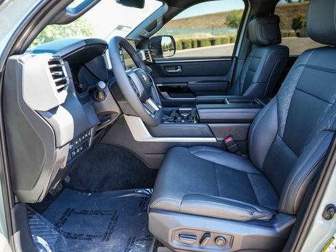 Used 2025 Toyota Tundra Limited AWD/4WD image 17