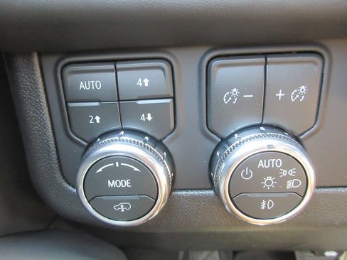 New 2026 GMC Yukon AT4 Ultimate AWD/4WD image 17