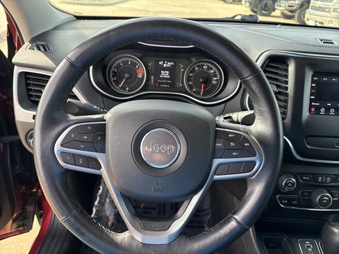 Used 2019 Jeep Cherokee Latitude Plus w/ Cold Weather Group image 23