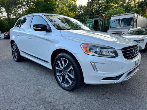 Used 2017 Volvo XC60 T6 Dynamic w/ Preferred Option Package AWD/4WD image 3
