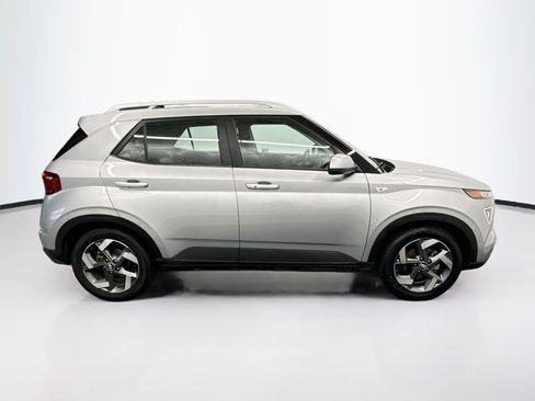 Used 2025 Hyundai Venue SEL FWD image 10