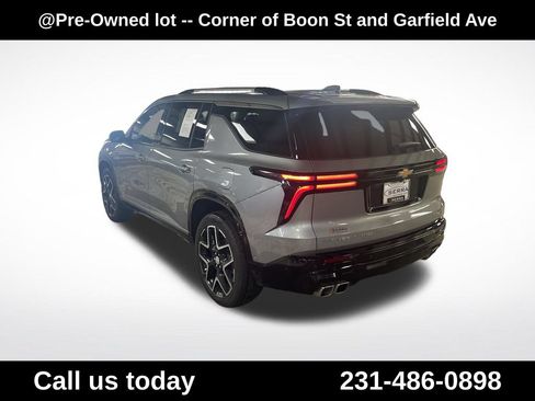Used 2025 Chevrolet Traverse High Country w/ LPO, Floor Liner Package AWD/4WD image 3