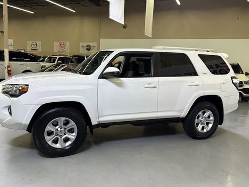 Used 2018 Toyota 4Runner SR5 RWD image 8