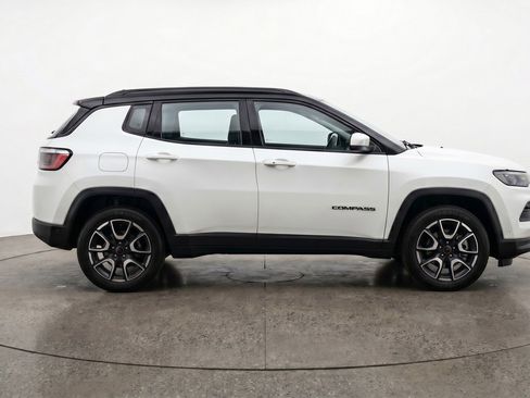Used 2025 Jeep Compass Trailhawk AWD/4WD image 11
