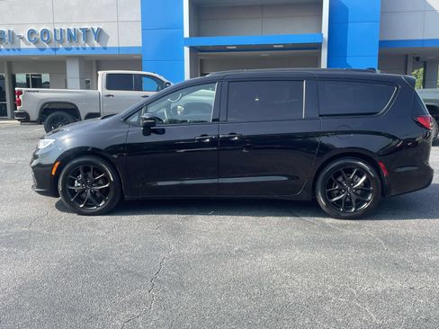 Used 2025 Chrysler Pacifica Limited FWD image 6