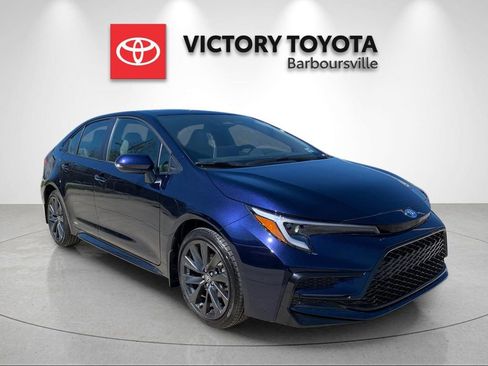 Used 2025 Toyota Corolla SE w/ SE Premium Package image 5