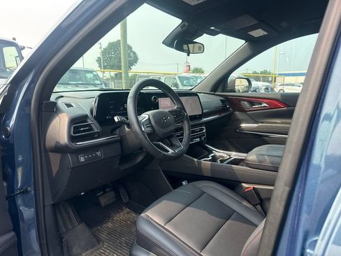 Used 2025 Chevrolet Traverse Z71 w/ Driver Confidence Package AWD/4WD image 10