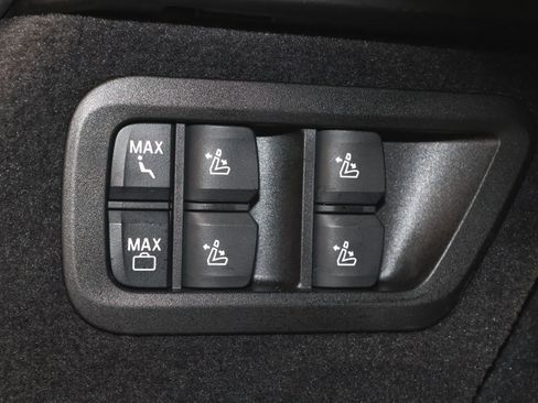 Used 2026 BMW X7 M60i image 41