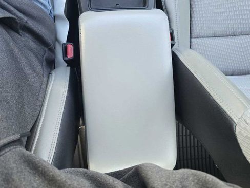 Used 2015 Toyota Camry SE w/ Moonroof Package image 25