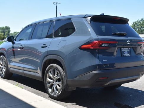 Used 2024 Toyota Grand Highlander AWD image 16