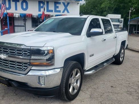 Used 2018 Chevrolet Silverado 1500 LT w/ Texas Edition image 7
