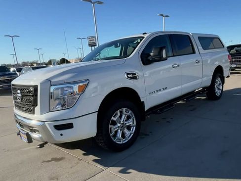 Used 2021 Nissan Titan SV w/ SV Convenience Package AWD/4WD image 4