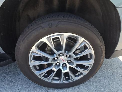 Used 2025 GMC Yukon Denali AWD/4WD image 13
