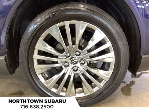 Used 2023 Toyota Venza Limited AWD/4WD image 23