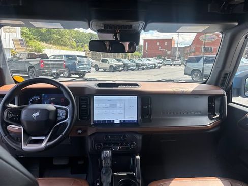 Used 2024 Ford Bronco Outer Banks AWD/4WD image 12