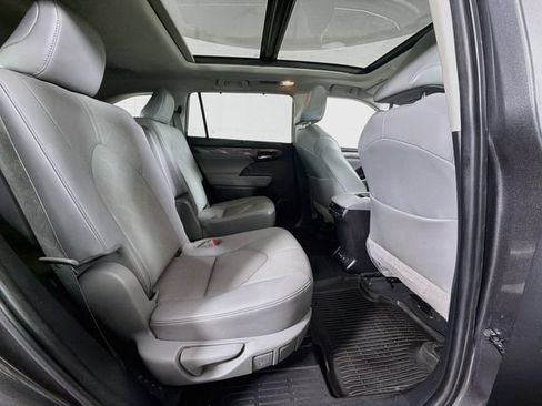 Used 2021 Toyota Highlander Platinum AWD/4WD image 36