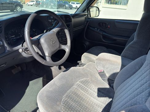 Used 2002 Chevrolet S10 Pickup LS w/ LS Preferred Equipment Group image 9