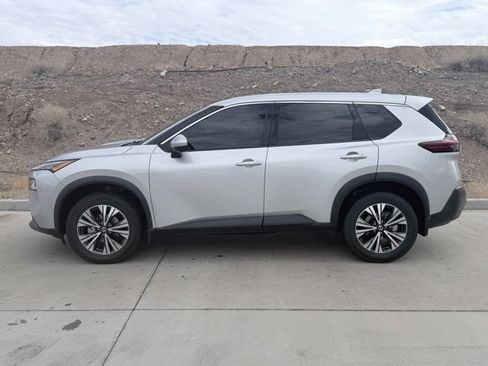 Certified 2021 Nissan Rogue SV image 4