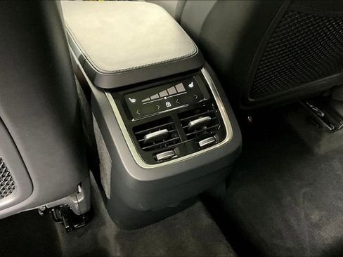 Used 2024 Volvo XC90 B6 Plus image 34