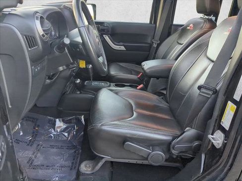 Used 2018 Jeep Wrangler Unlimited Rubicon w/ Connectivity Group image 22