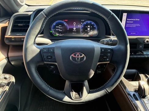 Used 2024 Toyota Crown Limited image 15