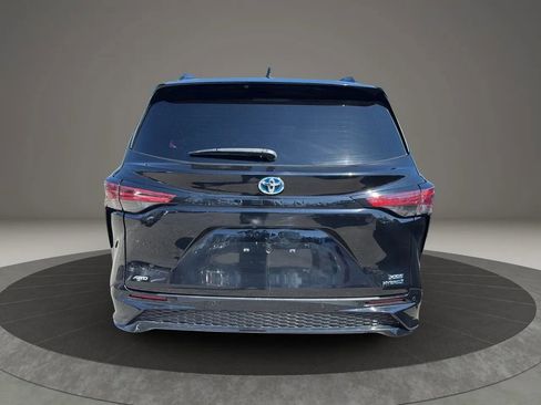 Used 2021 Toyota Sienna XSE w/ XSE Plus Package image 6