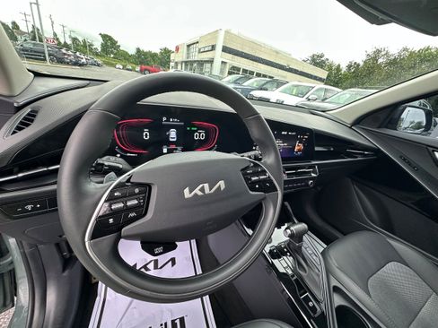 Used 2024 Kia Niro EX Touring FWD image 26