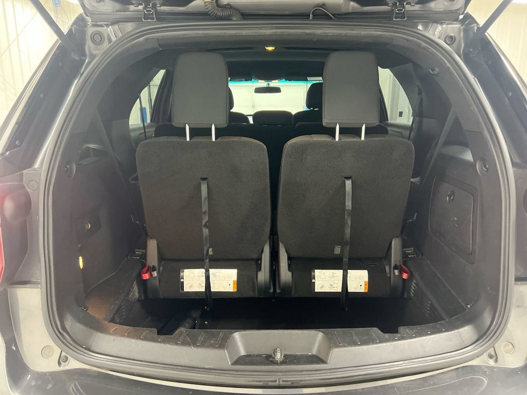 Used 2017 Ford Explorer XLT FWD image 24