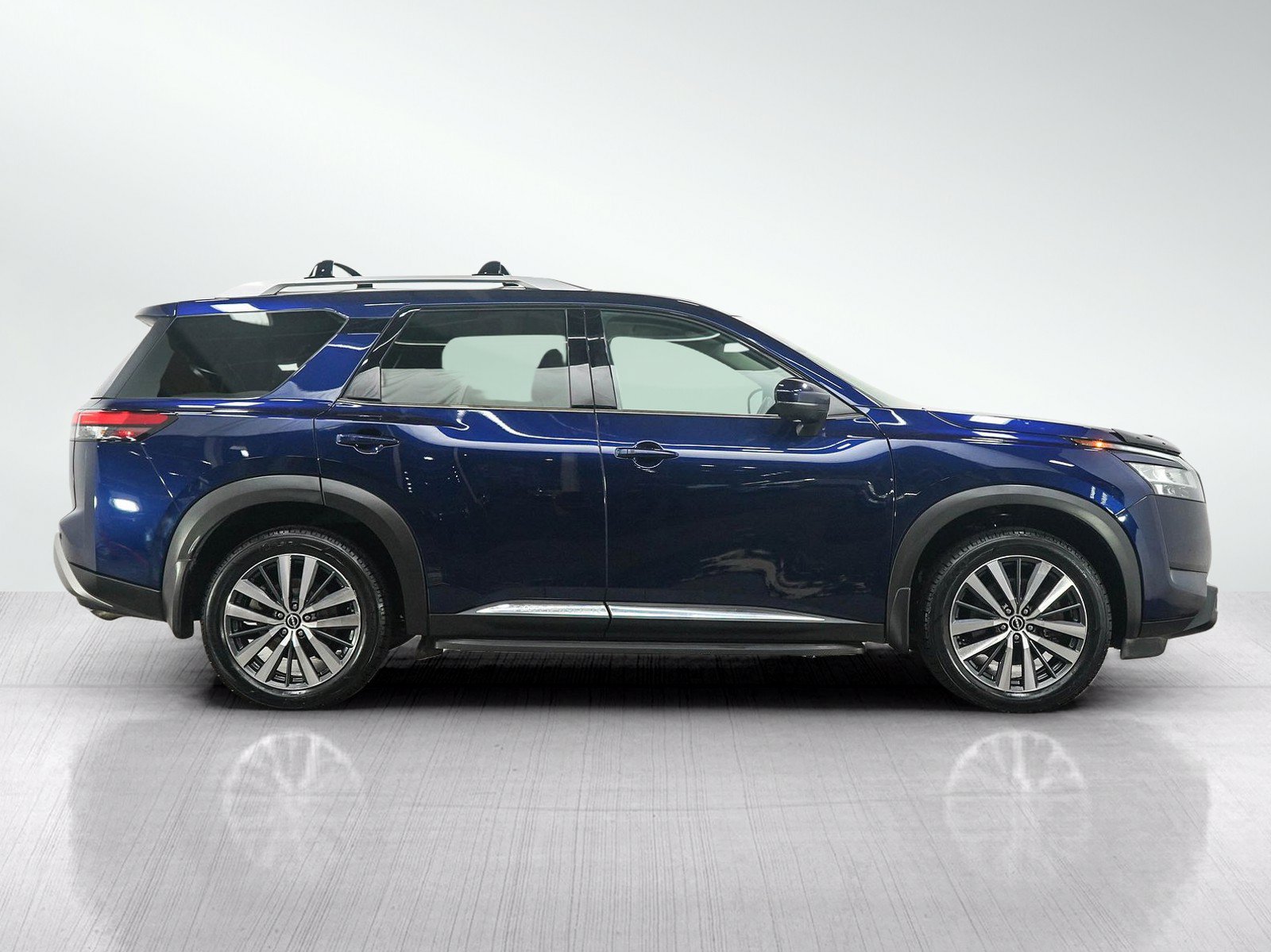 Used 2022 Nissan Pathfinder Platinum AWD/4WD image 6