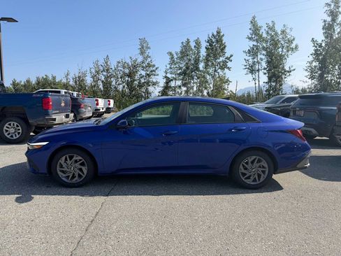 Used 2024 Hyundai Elantra SEL FWD image 2