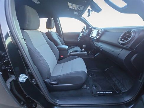 Used 2021 Toyota Tacoma TRD Off-Road image 15