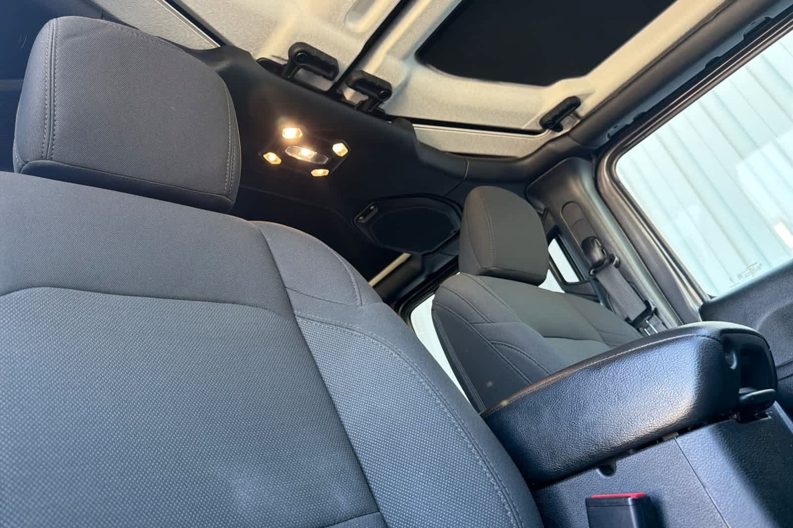 Used 2023 Jeep Gladiator Sport AWD/4WD image 16