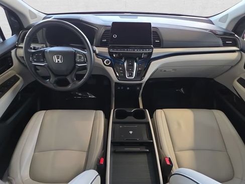 Used 2025 Honda Odyssey Touring image 9