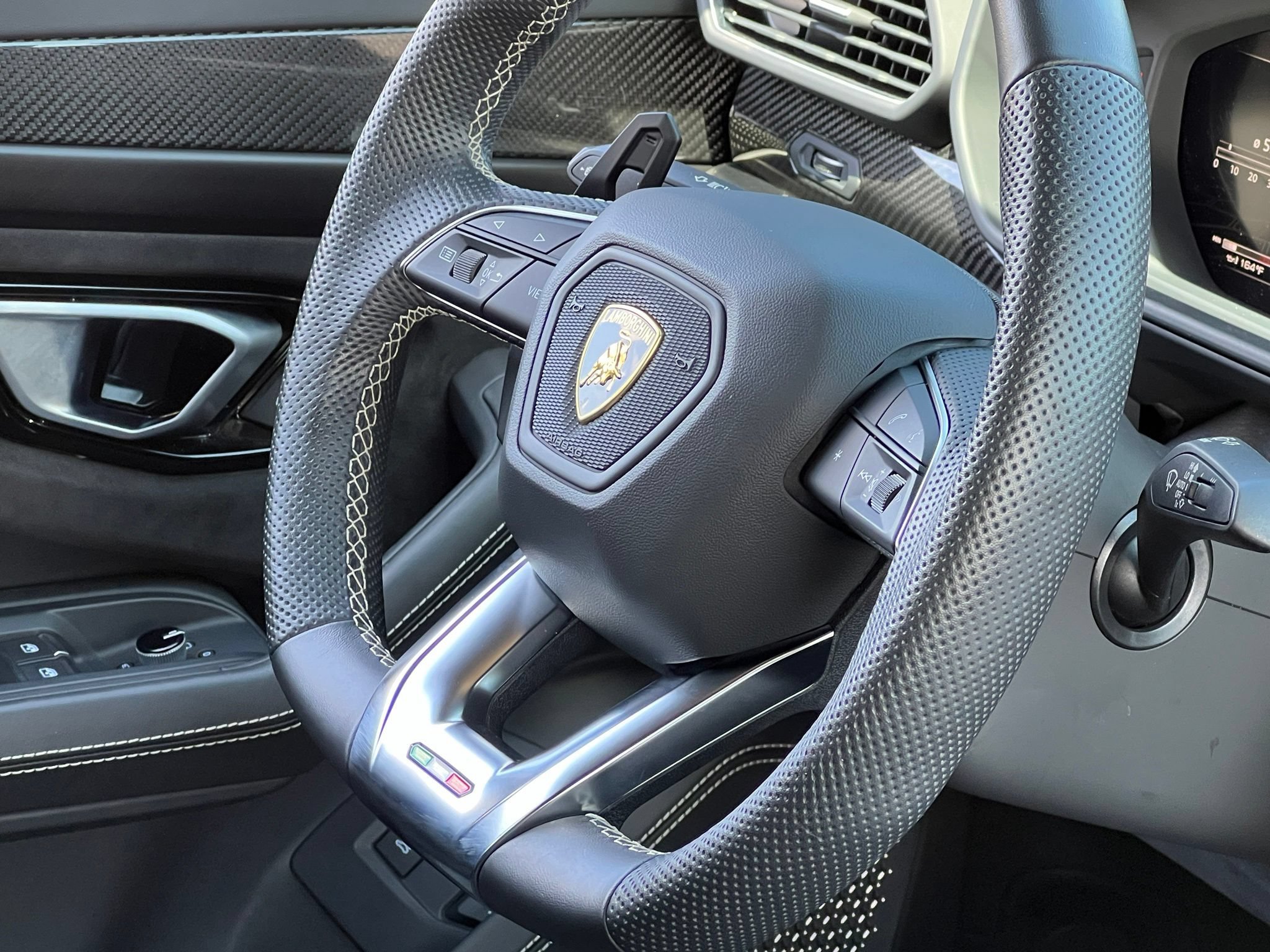 Used 2022 Lamborghini Urus AWD/4WD image 41