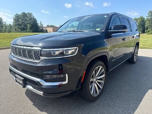 Used 2023 Jeep Grand Wagoneer L 4WD w/ Flexible Seating Group image 3