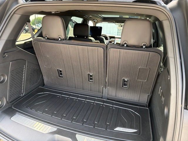 Used 2025 GMC Yukon Denali Ultimate AWD/4WD image 31