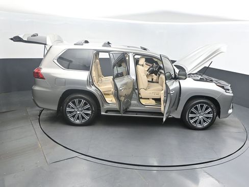 Used 2017 Lexus LX 570 4WD image 54