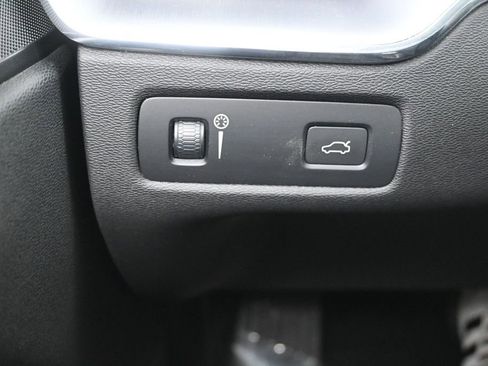 Used 2020 Volvo XC60 T6 Momentum image 21