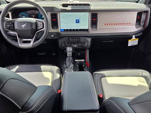 New 2026 Ford Bronco Outer Banks image 15