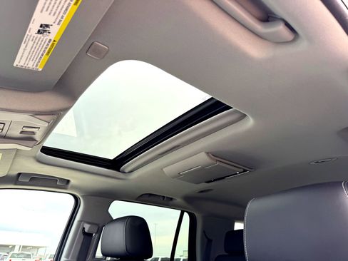 Used 2018 GMC Yukon SLT w/ Premium Edition image 14