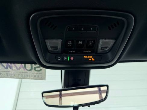 Used 2023 Chevrolet Traverse Premier AWD/4WD image 21