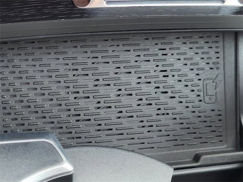 Used 2024 Mercedes-Benz GLS 450 4MATIC image 32