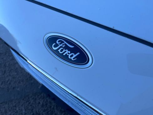 Used 2017 Ford Fusion SE w/ Fusion SE Technology Package image 23