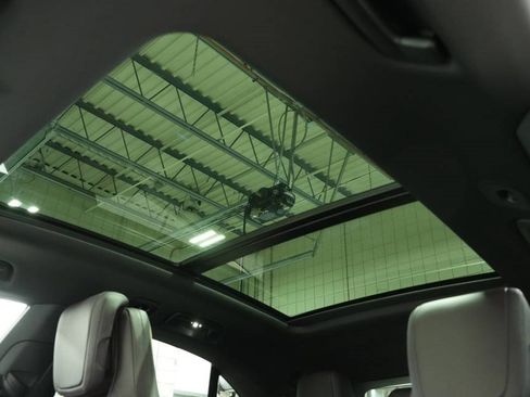 New 2025 Porsche Macan Electric image 34